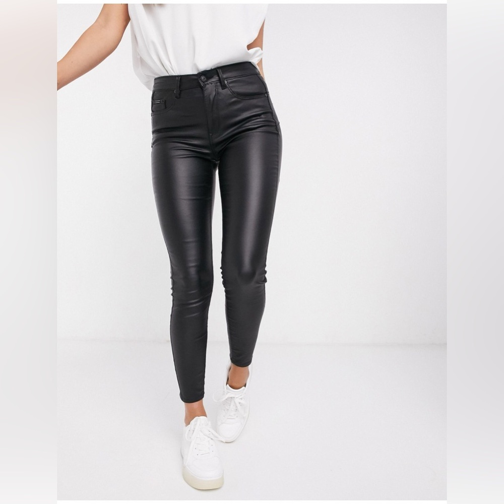 Stradivarius Coated Push Up Jeans
